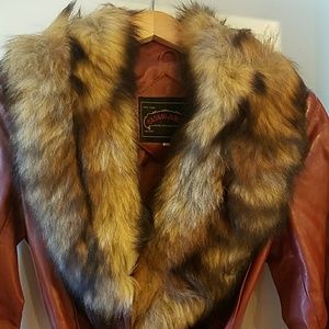 Vintage Leather Coat. Faux fur collar.